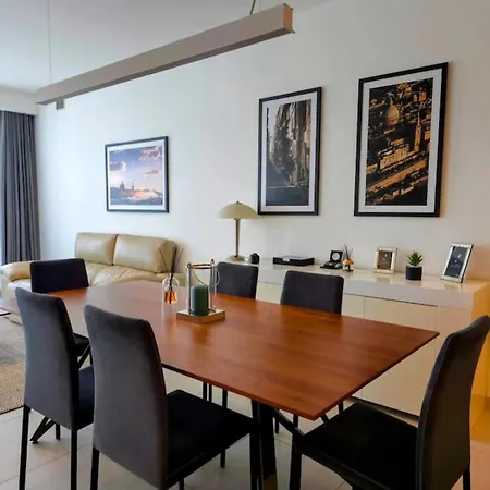 Stylish In The Prime Location Апартаменты